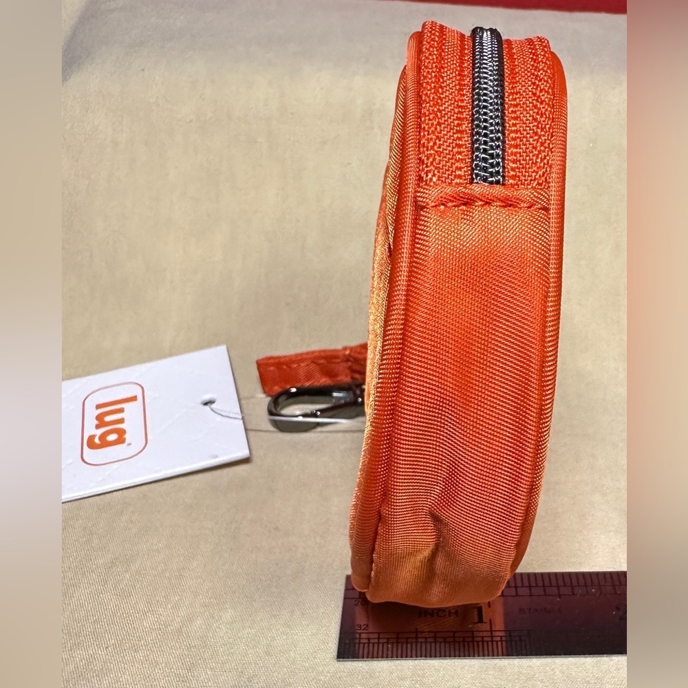 NWT Lug Circle Pouch Orange Coin Purse 3.5” Diameter With Key Chain Clip - Picture 5 of 11